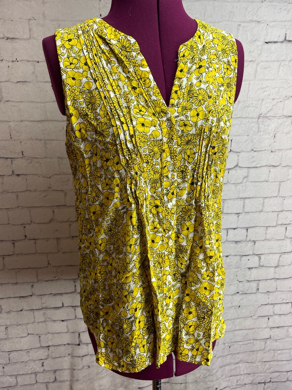 Jane and Delancey size medium yellow floral sleeveless blouse